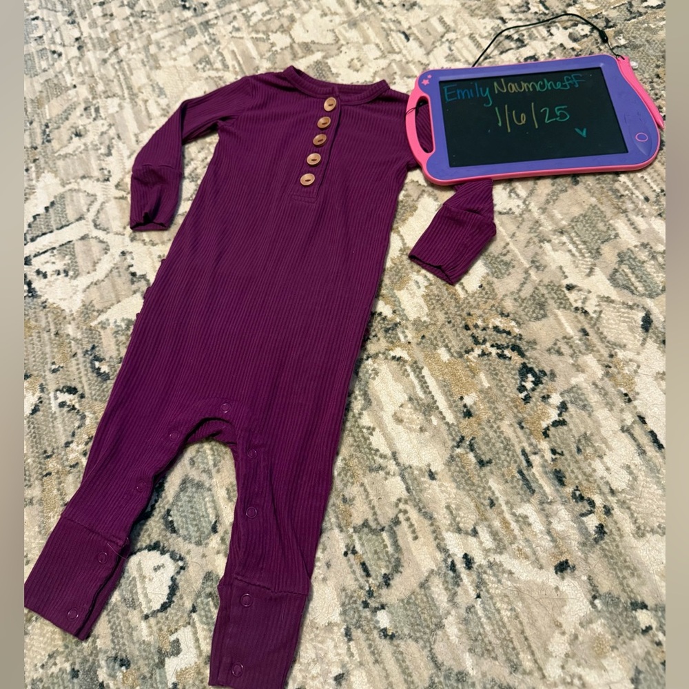 Posh Peanut convertible